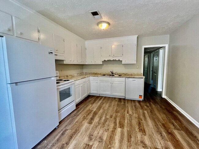 Foto del edificio - 236B Huffaker Rd NW