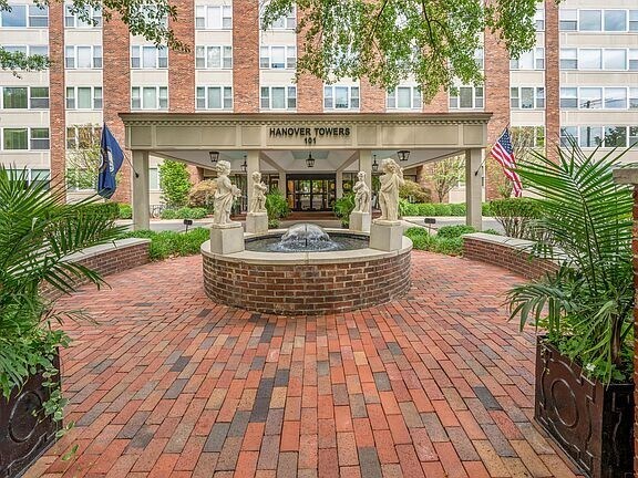 Foto principal - 101 S Hanover Ave