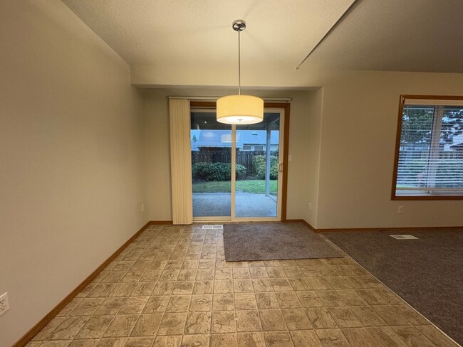 Building Photo - 20743 SW Santa Fe Terrace