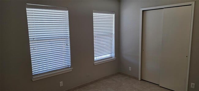 Building Photo - 1304 Anna Palm Way