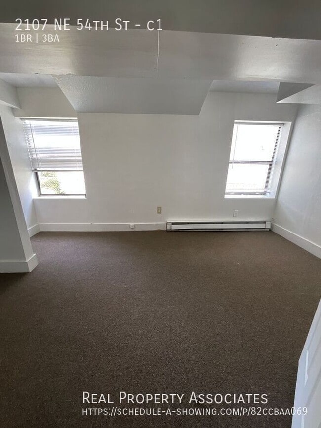 Building Photo - 2107 NE 54th St