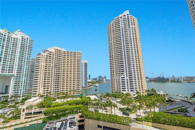Foto del edificio - 540 Brickell Key Dr