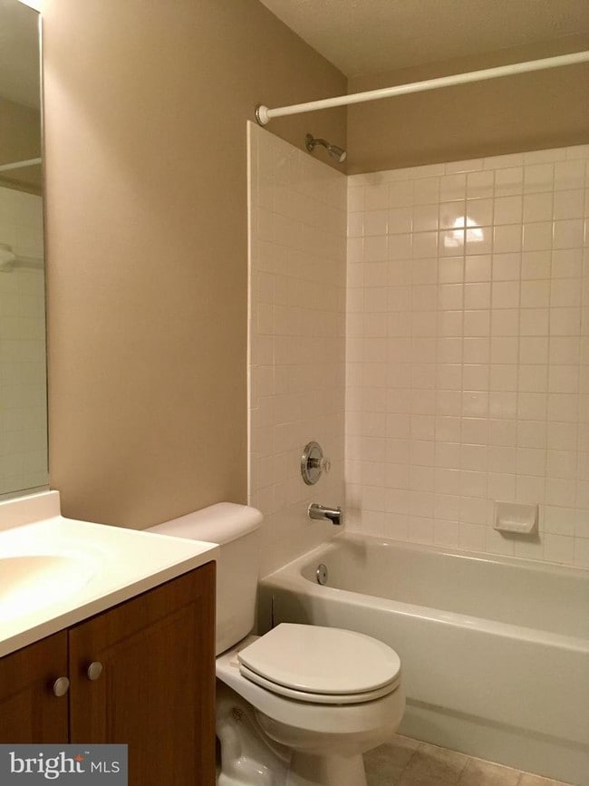 Building Photo - 2827 SLINGERLAND Dr