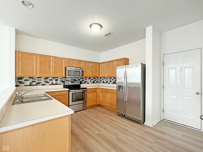 Foto del edificio - 5773 Bluff View Ln