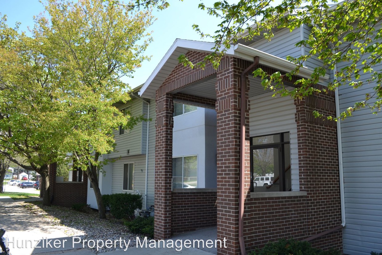 Primary Photo - 227 Raphael Ave