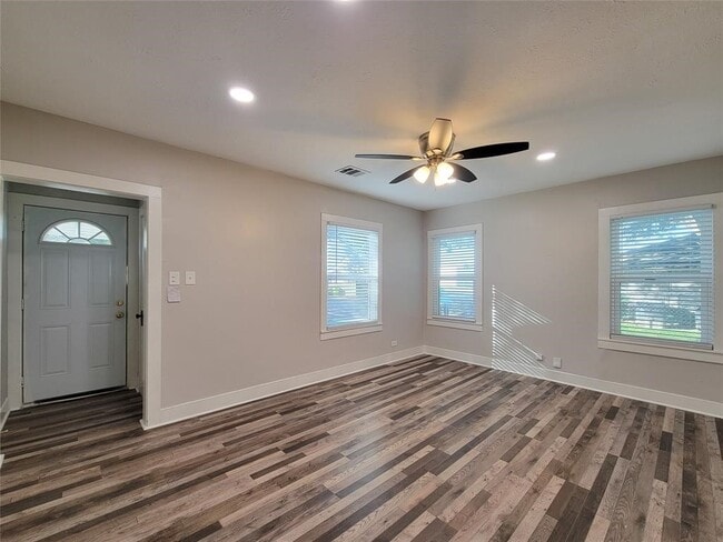 Building Photo - 1113 San Jacinto St