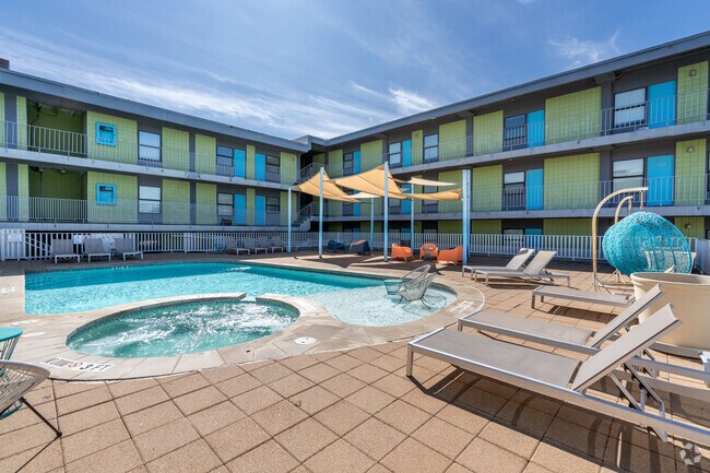 Piscina climatizada - Lonestar Lofts