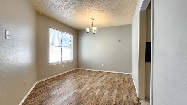Building Photo - SPACIOUS 3/2.5/2   LOCATED IN WATERS