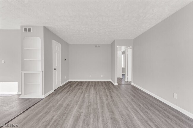 Foto del edificio - 2521 Greenvale Rd