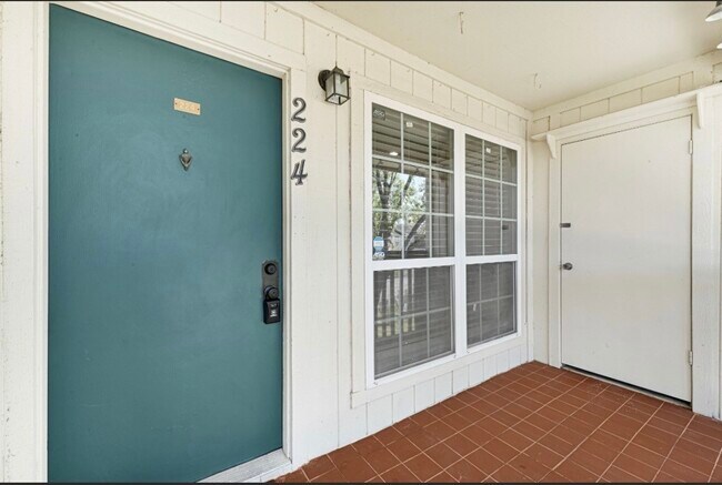 Building Photo - 250 El Dorado Blvd