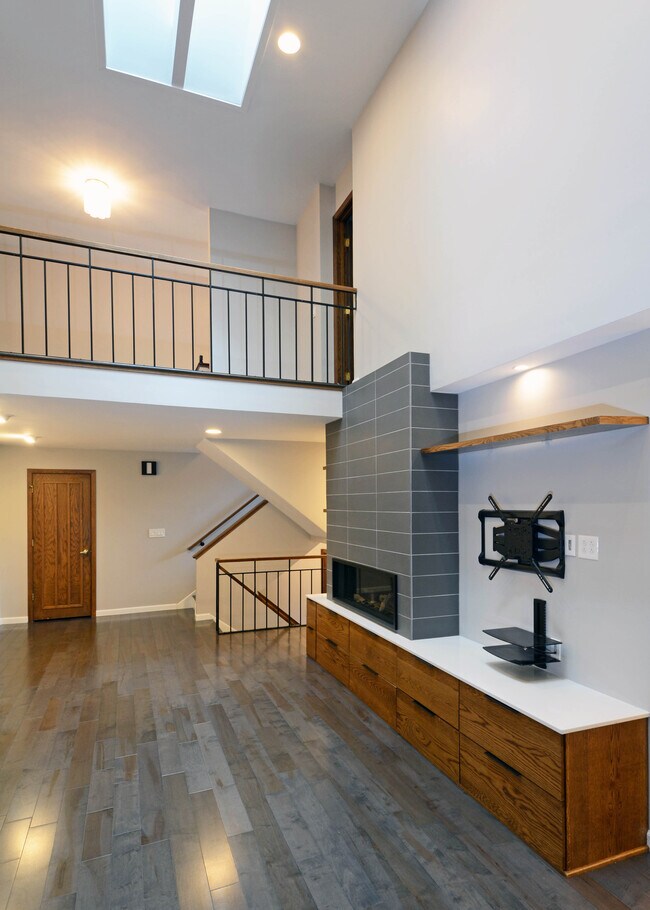 Foto del edificio - 5536 Village Dr