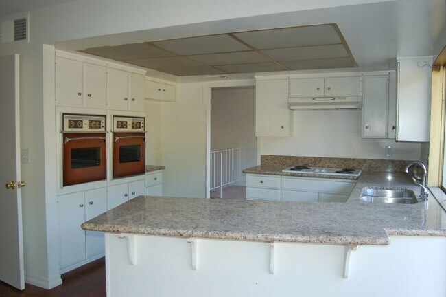 Building Photo - 307 Bagnall Ave Placentia