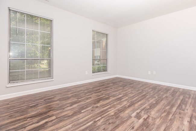 Building Photo - Woodhaven Oaks