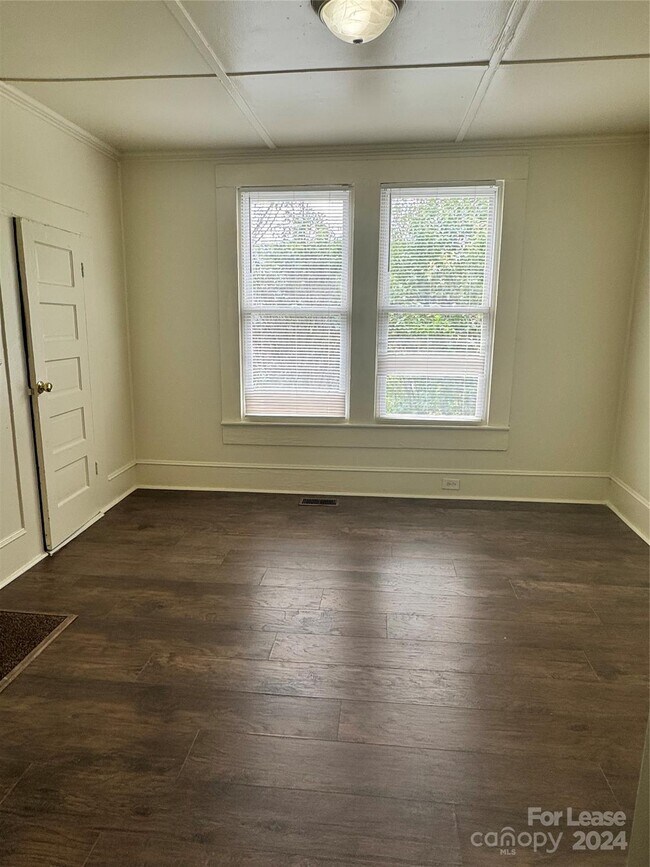 Foto del edificio - 204 Corban Ave SW