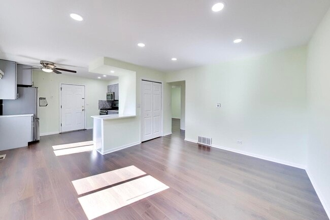 Foto del edificio - 720 N Barron Blvd