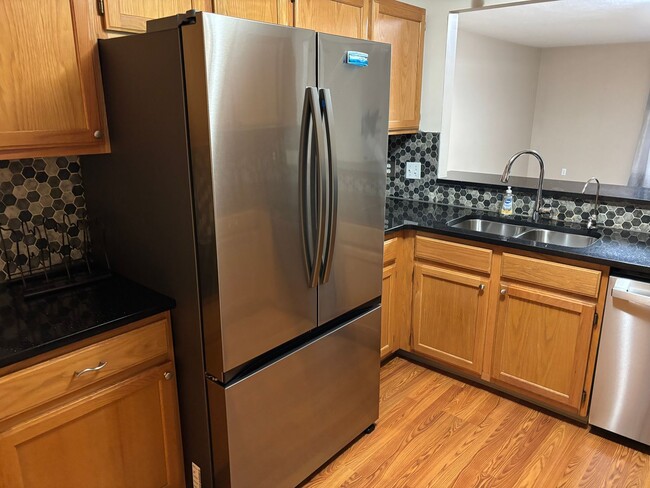 Building Photo - Grand Ridge condo available now.  Forest H...