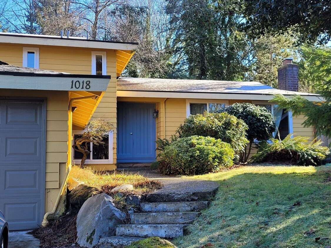 1018 142nd Ave SE, Bellevue, WA 98007 House Rental in Bellevue, WA