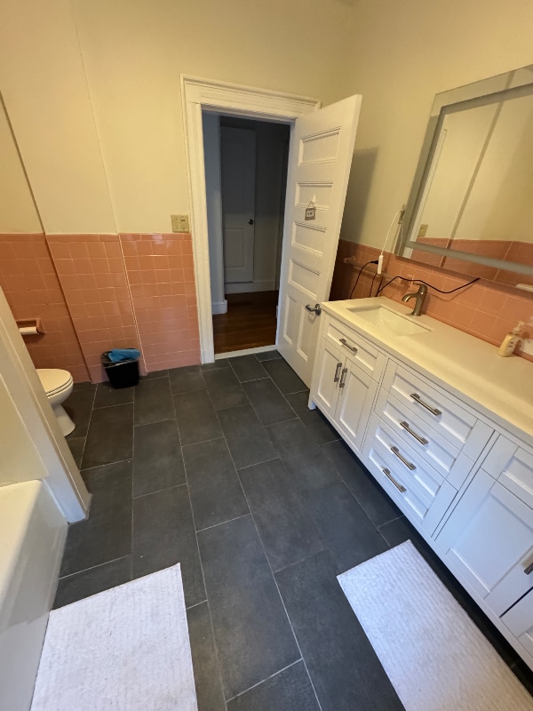 Building Photo - 79 College St