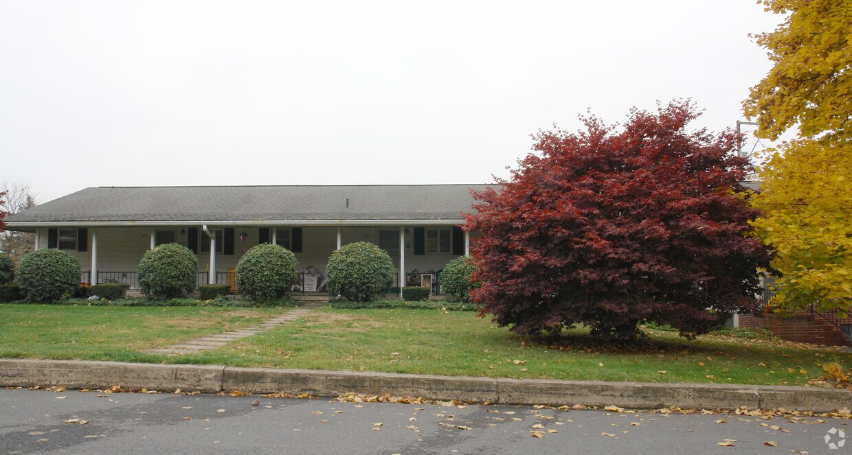 Foto del edificio - 904-908 Country Club Dr
