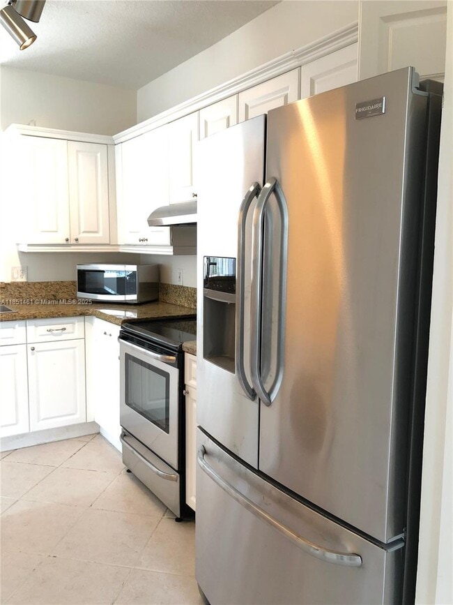 Foto del edificio - 16145 Emerald Cove Rd