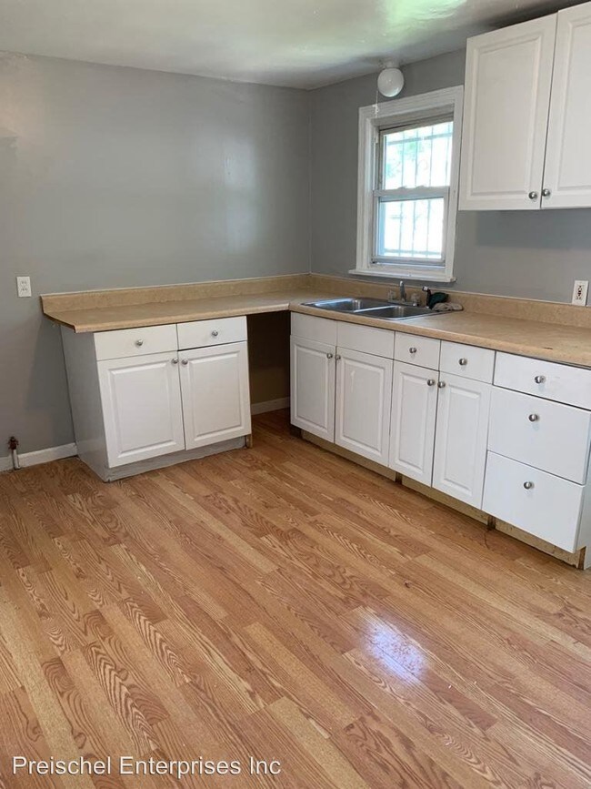 Building Photo - 4 br, 2 bath House - 172 Easton Ave