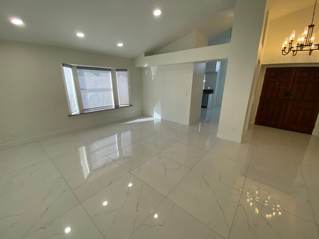 Foto del edificio - Beautiful 3 bed/2 bath home located in Hen...