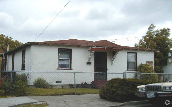 Foto del edificio - 238 Hemlock Ave