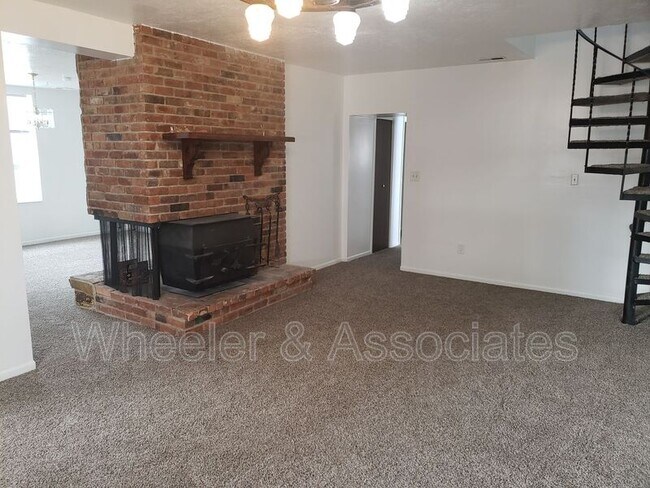 Foto del edificio - 1174 N Harrisville Rd