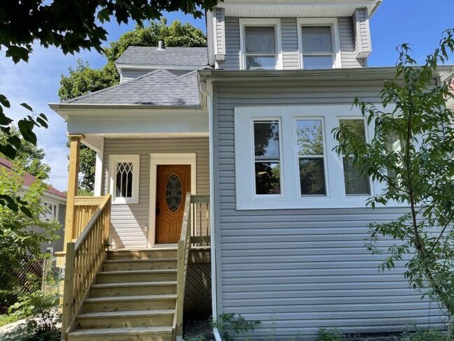 Building Photo - 2 bedroom in Maywood IL 60153
