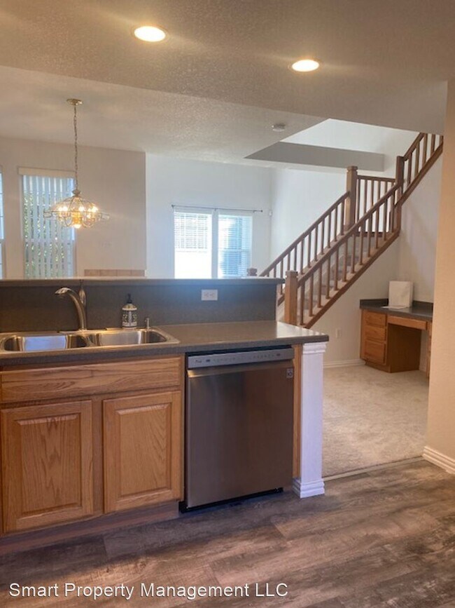 Building Photo - 3 br, 3.5 bath House - 688 South Yarrow St...