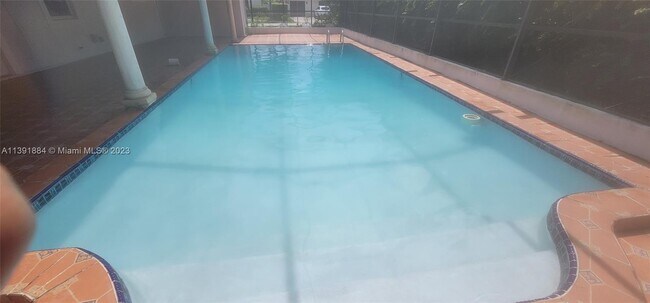 Foto del edificio - 9950 SW 11th Terrace