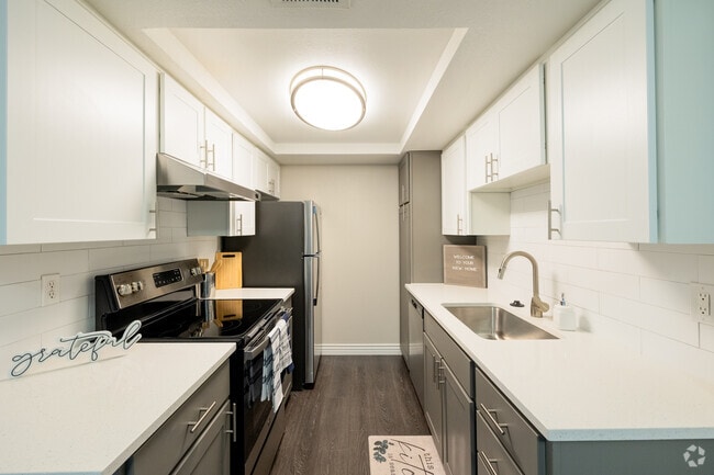 1BR 1BA - 751SF - Kitchen - Avia McCormick Ranch
