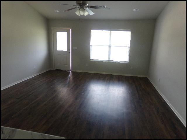 Building Photo - 2424 Vivian Dr