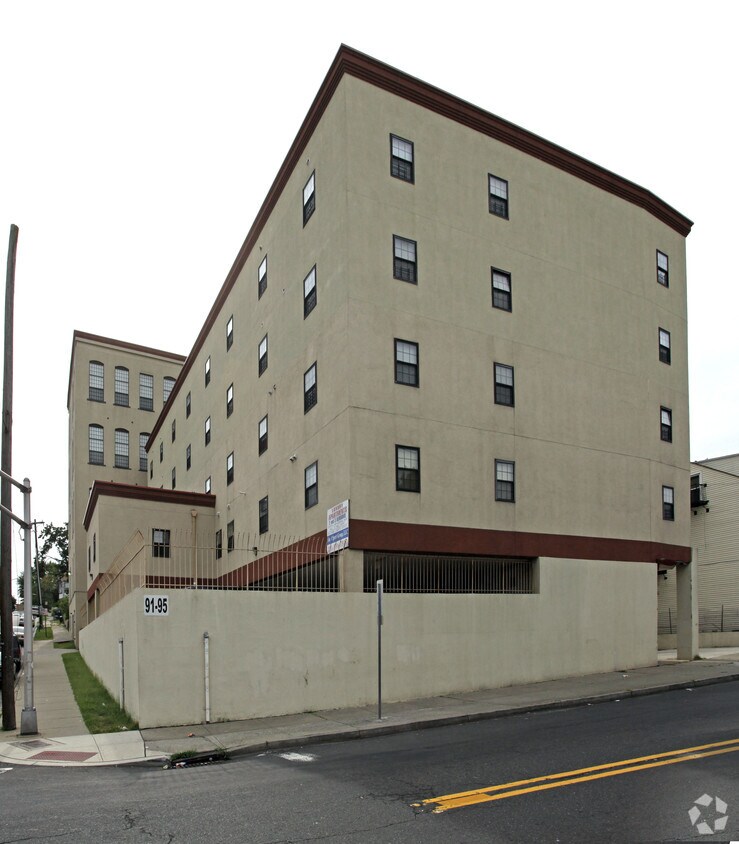 Foto principal - Belmont/McBride Apartments