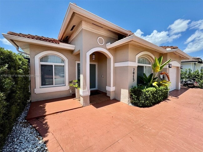 Foto del edificio - 7915 NW 200th Terrace