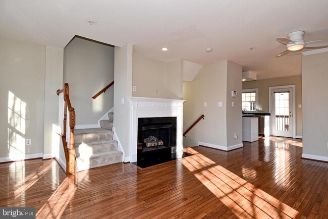 Building Photo - 2400 N Greenbrier Ct
