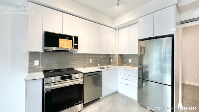 Building Photo - 225 Malta Av