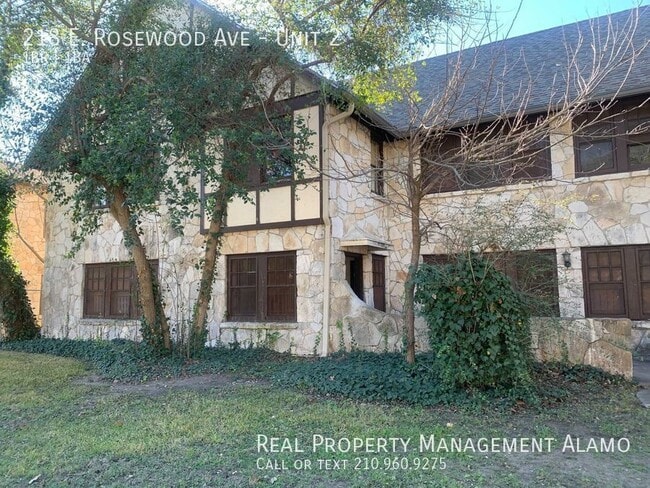 Building Photo - 218 E Rosewood Ave