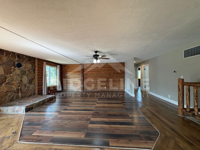 Building Photo - Country Living on 5 Acres | 3 Bed • 2 Bath Log Home | Shelley, ID