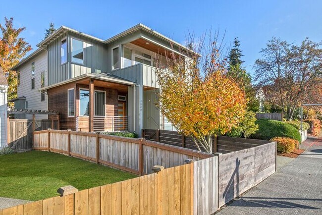 Building Photo - Spectacular Modern Home in Coveted Gatewood