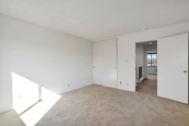 Building Photo - Move-in Special: 3343 Solomon Lane - Townh...