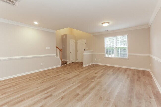 Foto del edificio - 6406 Nevin Rd