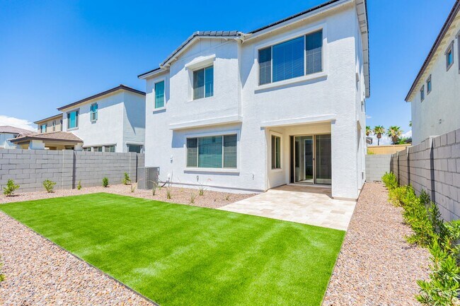 Foto del edificio - NEW CONSTRUCTION HOME WITH 3 BED/3 BATH + ...