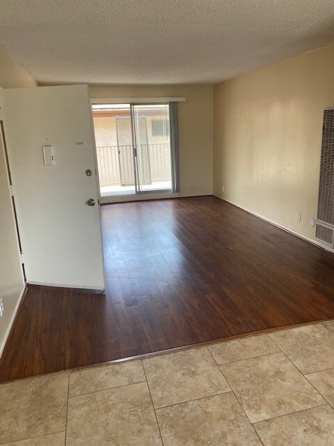 Building Photo - 12529 Cedar Ave