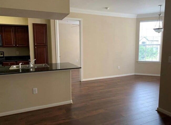 Building Photo - 7575 Kirby Dr