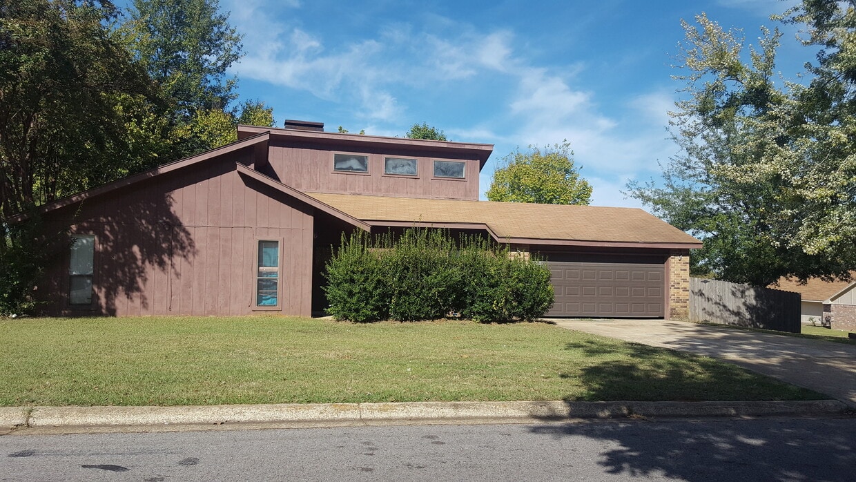 Primary Photo - 2565 Kessler Dr
