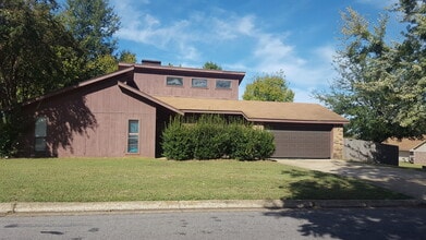 Building Photo - 2565 Kessler Dr