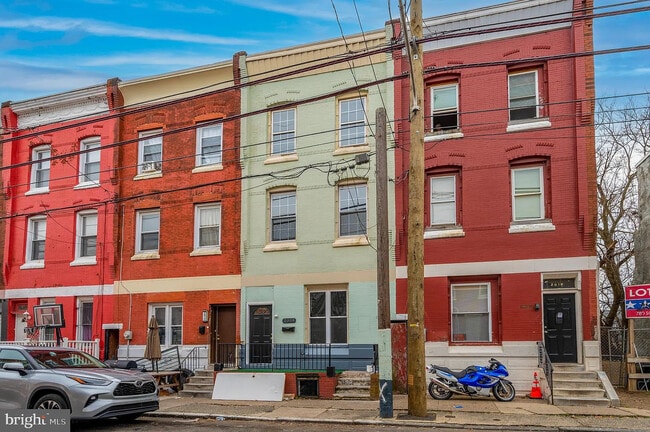 Photo - 2014 W Oxford St House