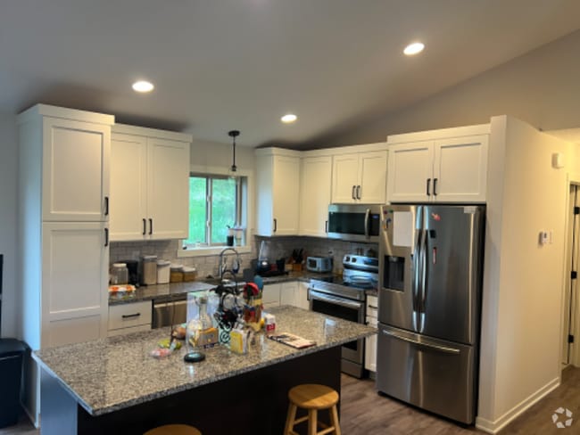 Building Photo - 2299 Hadley Hills Dr NE