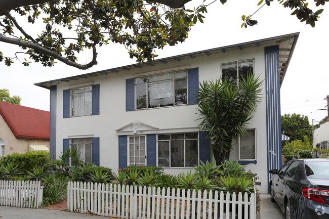 Foto del edificio - 336 S Doheny Dr